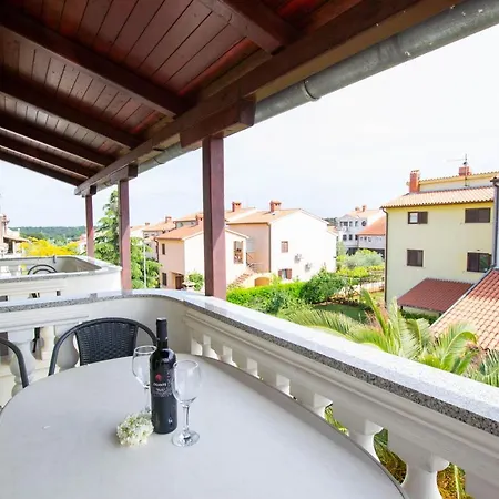 Cozy Apartment With Breakfast On Request 1 Pula Exterior photo
