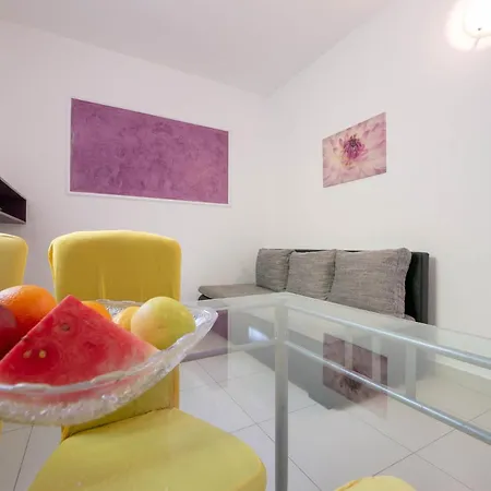 Cozy Apartment With Breakfast On Request 1 Pula Exterior photo