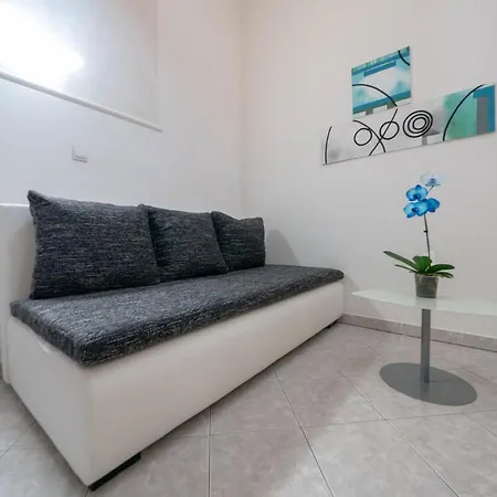 Cozy Apartment With Breakfast On Request 1 Pula Exterior photo