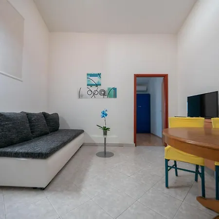 Cozy Apartment With Breakfast On Request 1 Pula Exterior photo
