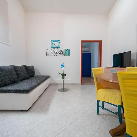 Cozy Apartment With Breakfast On Request 1 Pula Exterior photo