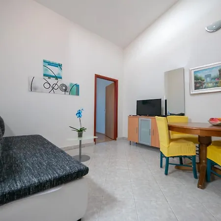 Cozy Apartment With Breakfast On Request 1 Pula Exterior photo