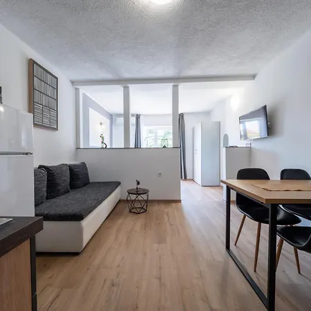 Cozy Apartment With Breakfast On Request 1 Pula Exterior photo